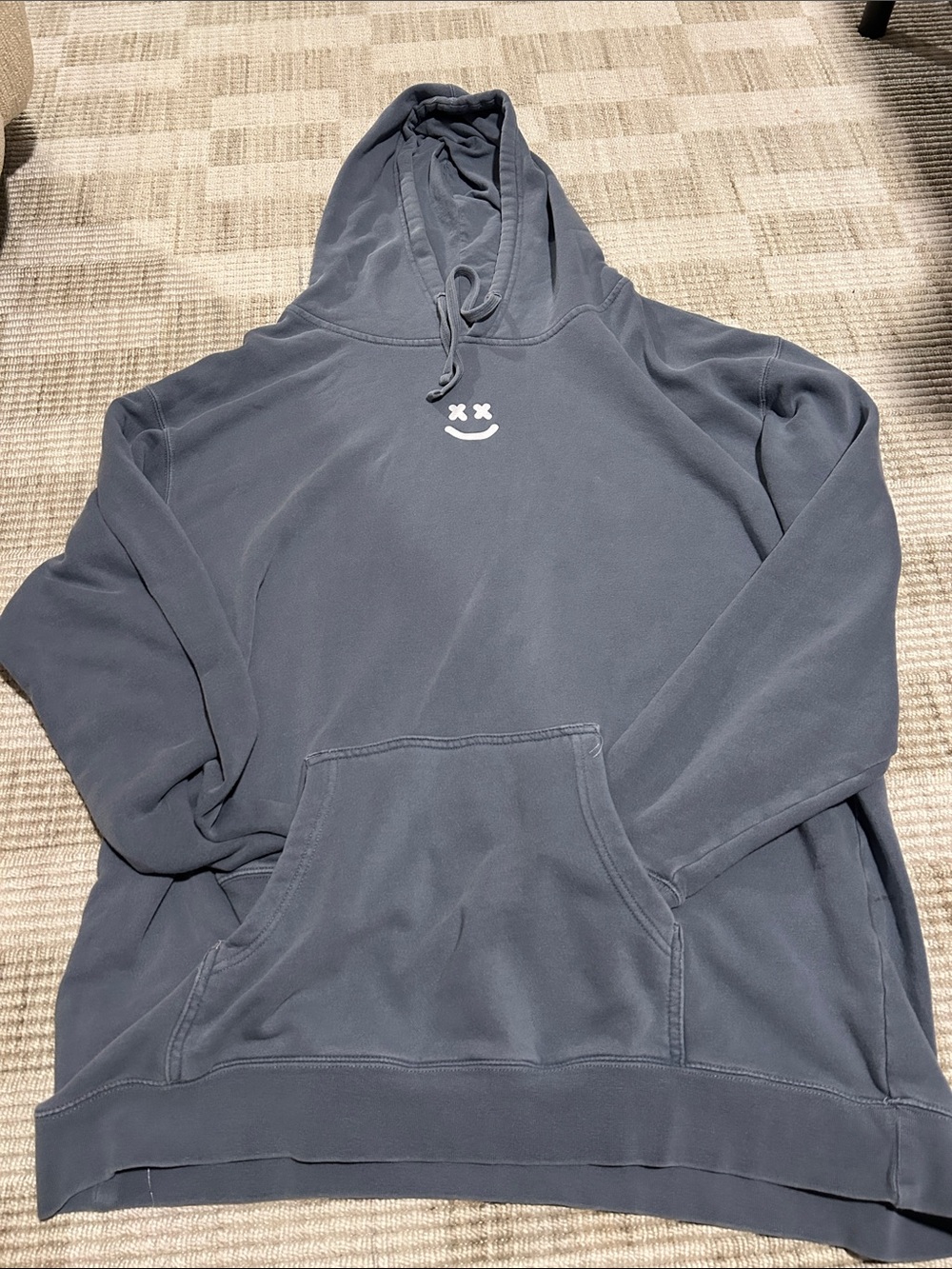 Men's Hooded Sweatshirt with Small Smiley Graphic - Slate Gray